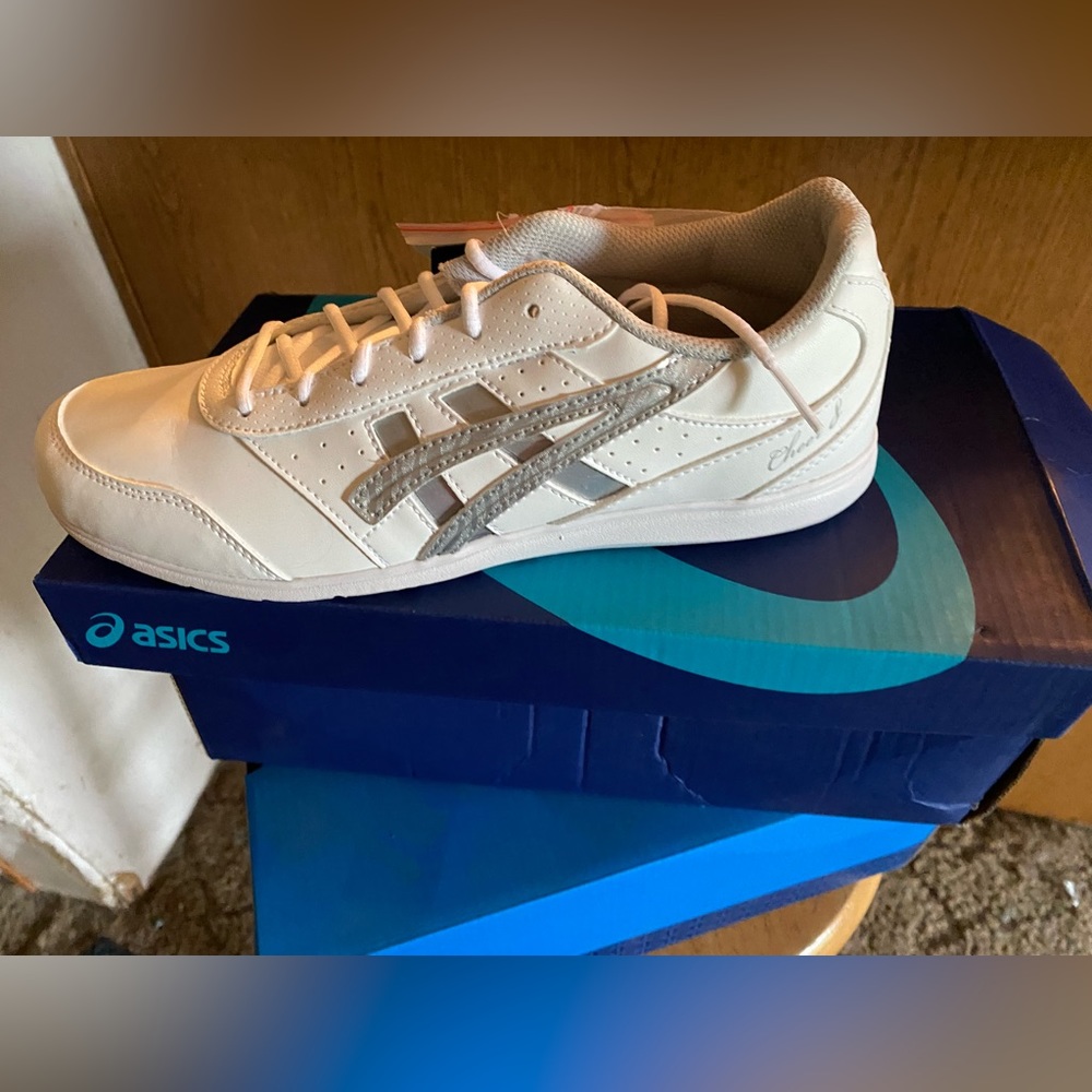 White ASICS sideline cheer shoes. Only worn once! In excellent condition!